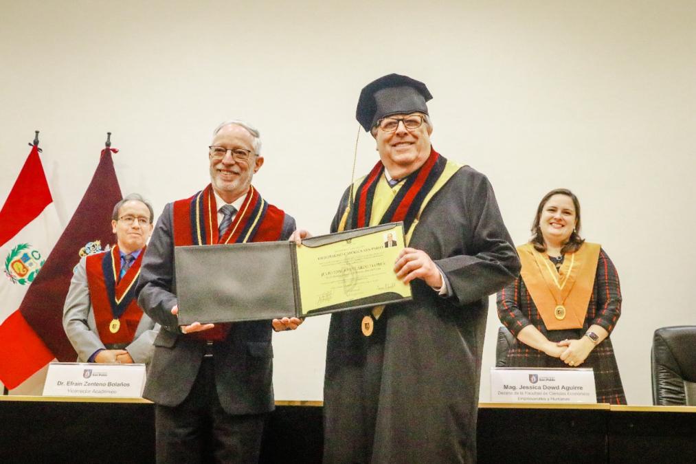 La Universidad Católica de San Pablo difiere con Honoress Cause Velarde

 – El diario andino