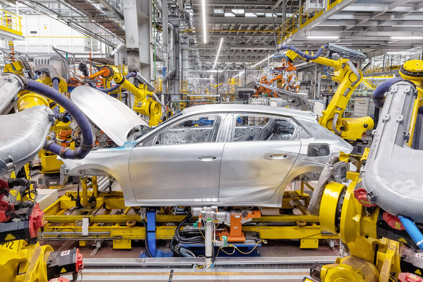 España quiere que compremos coches eléctricos que se fabrican aquí. Y acaba de liberar otros 400 millones de euros para ello

 – El diario andino