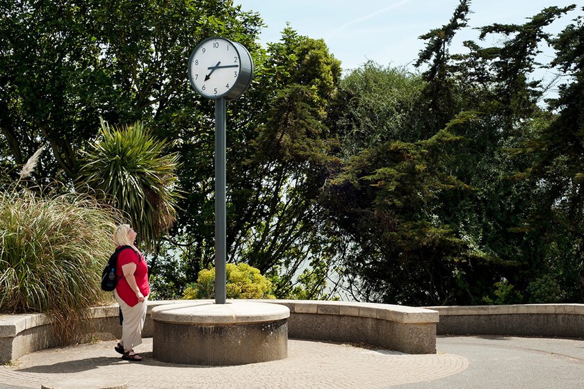 La Revolución Francesa propuso dividir el día en diez horas. No tuvo éxito, pero un artista ha creado relojes que respetan esa idea.

 – El diario andino
