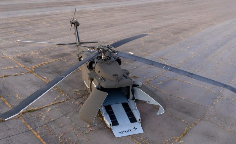 Lockheed Martin ha tenido la idea de hacer del Black Hawk un arma más letal. Quitó la cabina y la hizo autónoma.

 – El diario andino