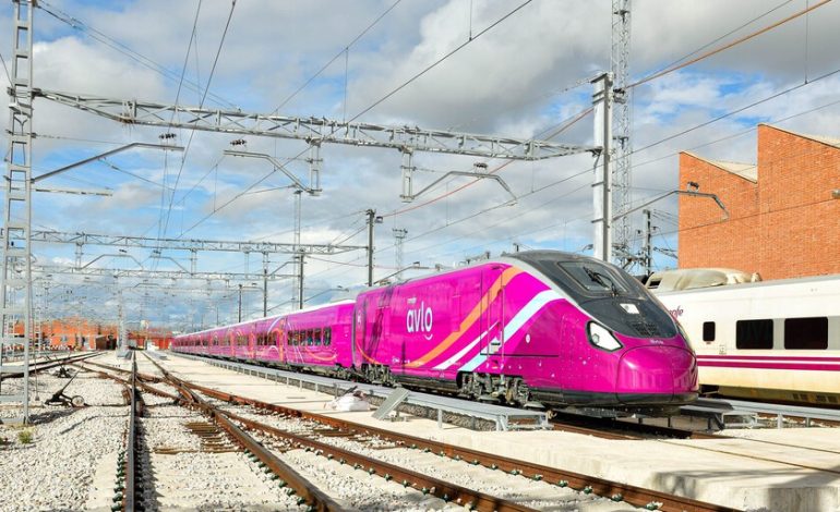 ¿Quién compensará a Renfe por su inversión en los trenes AVRIL que están averiados?
– El diario andino