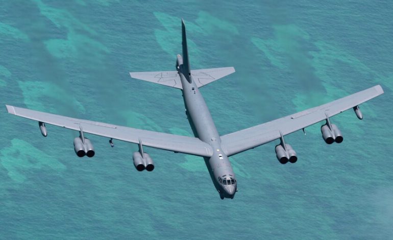 Que la Fuerza Aérea estadounidense vuele sus tres bombarderos B-52 es normal. Que lo haga contra Venezuela no tanto
– El diario andino