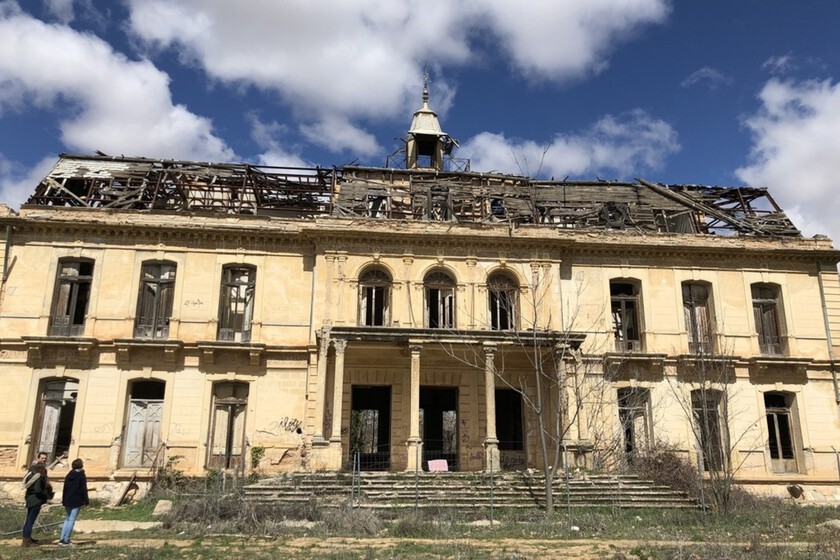 Cuenca lleva décadas viendo desmoronarse su «Palacio de Versalles». Hay quienes han propuesto cambiarlo

 – El diario andino