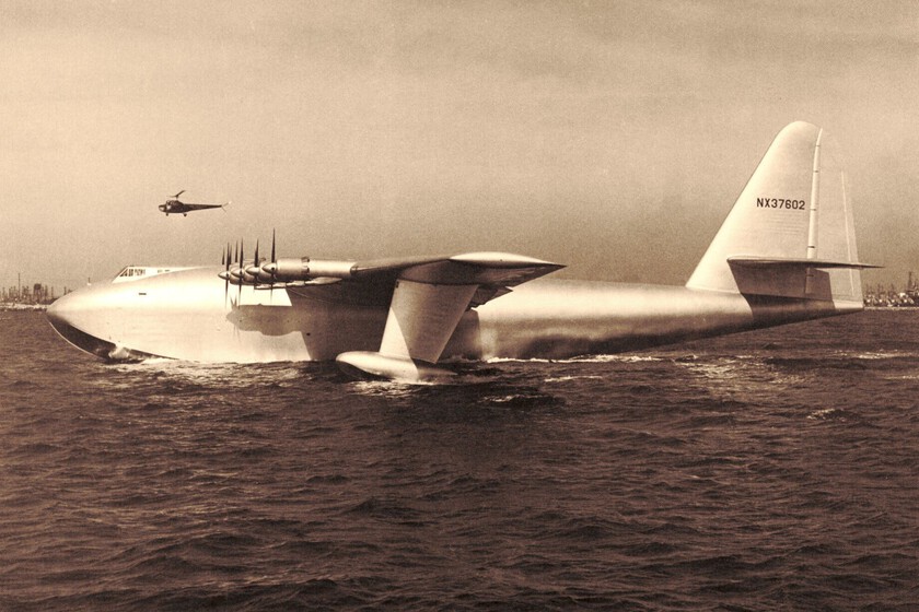 un avión gigante hecho de madera

 – El diario andino