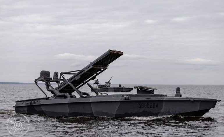 Ucrania tiene un arma contra Rusia que sólo habíamos visto en James Bond. Se llama Sea Baby y cuando termina su trabajo se inmola.
– El diario andino