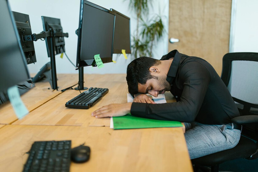 Se suponía que la IA nos liberaría del trabajo. Actualmente los ingenieros que lo desarrollan trabajan 100 horas semanales
 – El diario andino