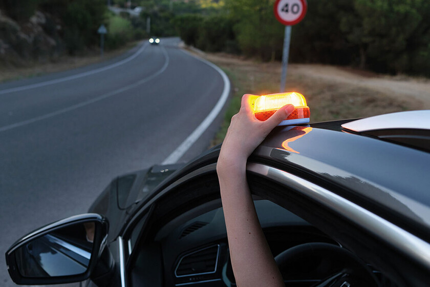 Las balizas V16 cuentan con una SIM con conexión para doce años. Sabemos lo que estás pensando
 – El diario andino