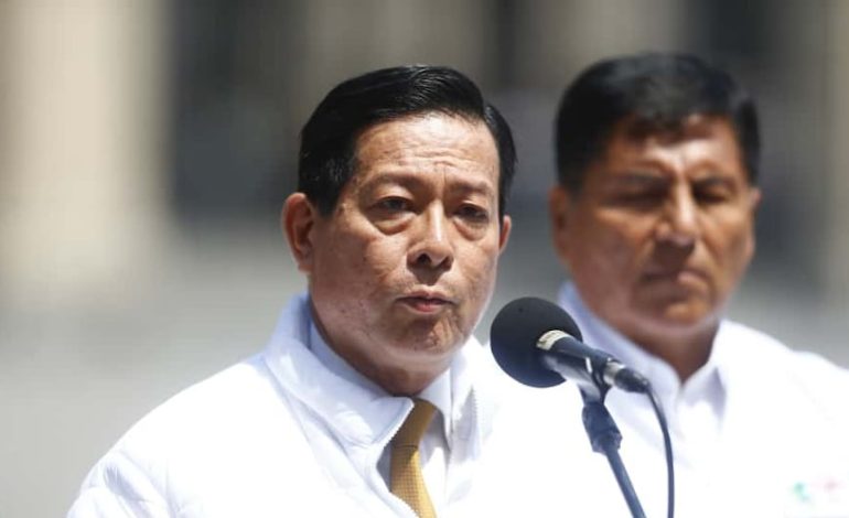 Eduardo Arana pide a los diputados que se pregunten «si es correcto desunir» tras notificaciones de vacantes contra Dina Boluarte | Citación
– El diario andino