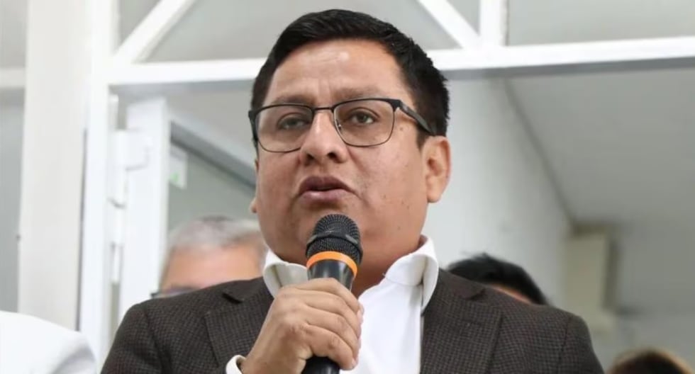 Ministro César Vásquez sobre renuncia para solicitar las elecciones 2026: «No lo excluyo. Soy un político» | Último | Citación

 – El diario andino