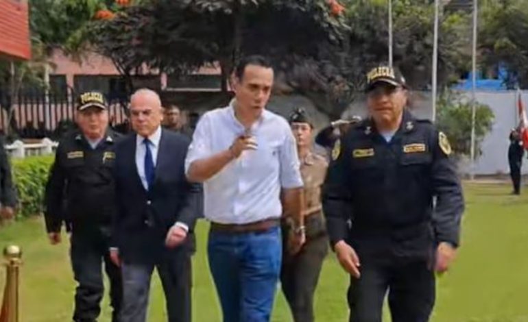 José Jerí y Ernesto Álvarez participan en acto de reconocimiento a labor policial durante las protestas | CAL
– El diario andino