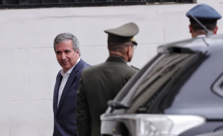 José Jerí recibe en dependencia gubernamental al exministro y altos mandos militares y policiales | Citación

 – El diario andino