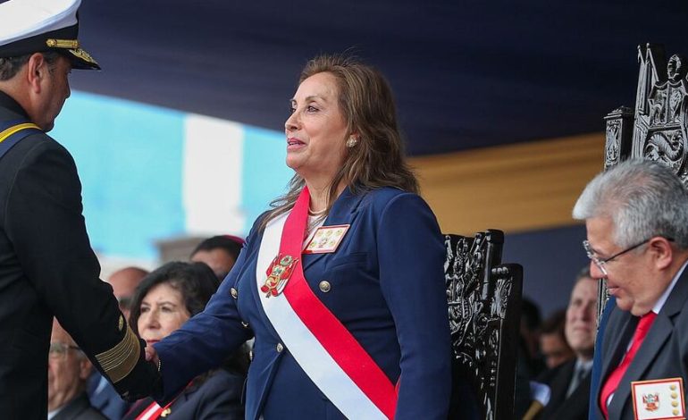 Dina Boluarte presenta a 12 generales de brigada, tras el almirante y principales generales de las FAP en su último día de gestión | Citación

 – El diario andino