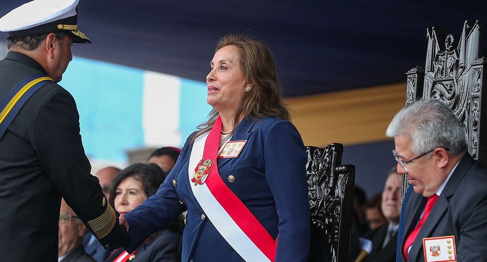 Dina Boluarte presenta a 12 generales de brigada, tras el almirante y principales generales de las FAP en su último día de gestión | Citación

 – El diario andino