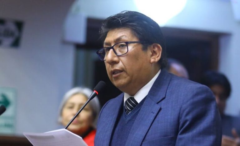 Waldemar Cerrón presenta proyecto de ley para cancelar financiamiento de supervisión paralela | montaje | Perú libre | lo último | POLÍTICA
– El diario andino