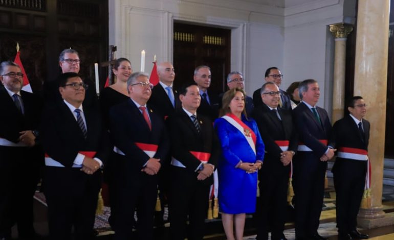 Gobierno de José Jeri oficializa la renuncia de todo el ministro de Eduardo Arana | Lo último | Citación
– El diario andino