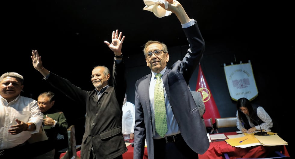 Apra: Jorge Del Castillo y Mauricio Mulder anunciaron su candidatura a la presidencia y a la primera vicepresidencia | Citación

 – El diario andino