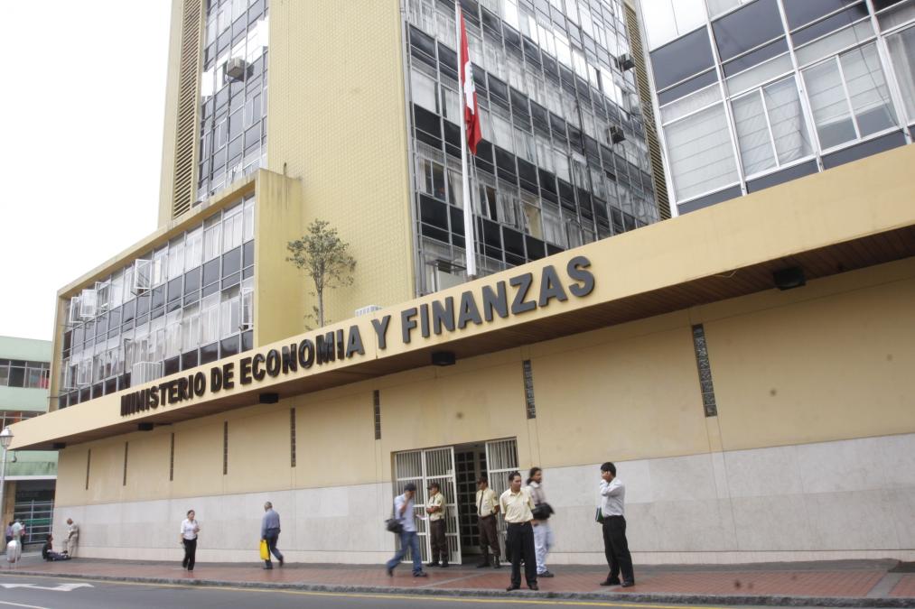 El nuevo ministro debe frenar el gasto público

 – El diario andino