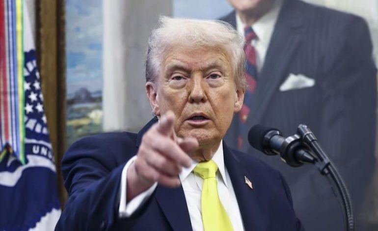 Trump dice que está “considerando” atacar a los cárteles venezolanos en tierra
– El diario andino