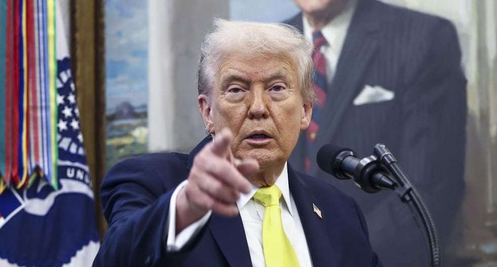Trump dice que está “considerando” atacar a los cárteles venezolanos en tierra

 – El diario andino