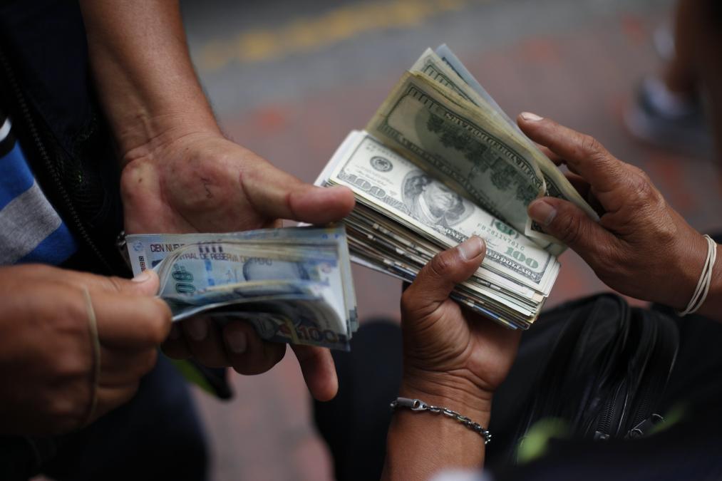 El sol se apreció un 1,3% respecto al dólar desde principios de siglo

 – El diario andino