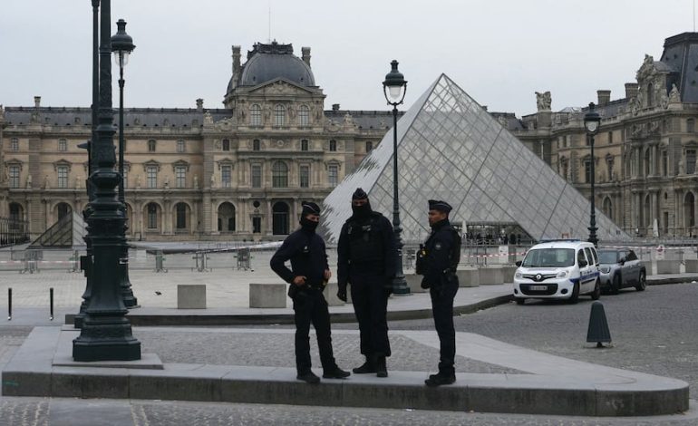 Museo del Louvre en París: robaron ocho joyas, según el Ministerio de Cultura francés | MUNDO
– El diario andino