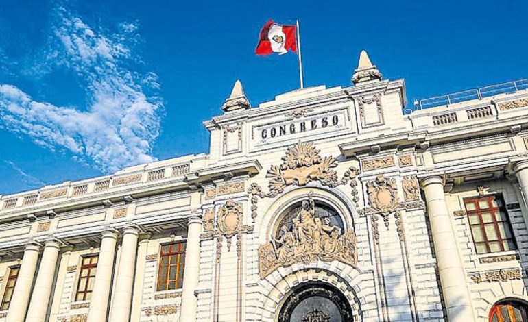 Análisis del Ejecutivo van al TC para iniciativas de gasto del Congreso
 – El diario andino