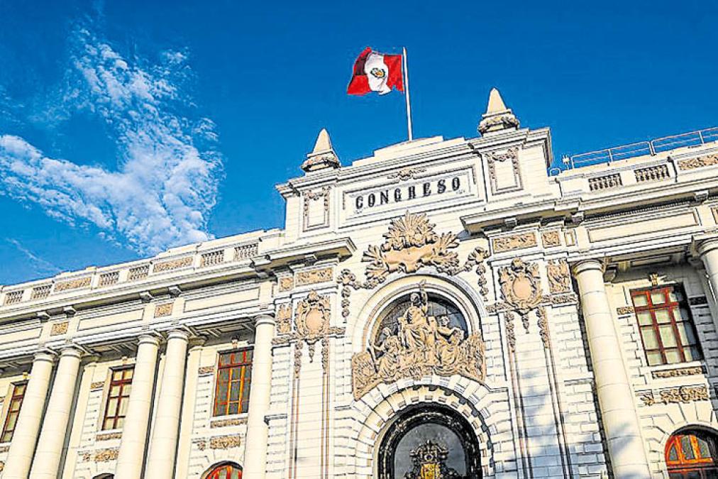 Análisis del Ejecutivo van al TC para iniciativas de gasto del Congreso
 – El diario andino