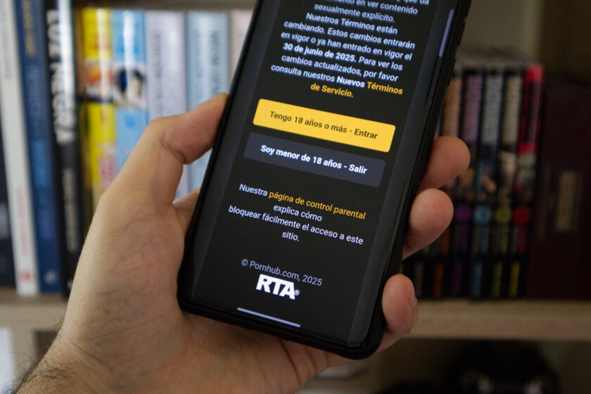 Reino Unido puso una verificación de edad para acceder a PornHub. Inmediatamente después, su tráfico se desplomó un 77%.
 – El diario andino