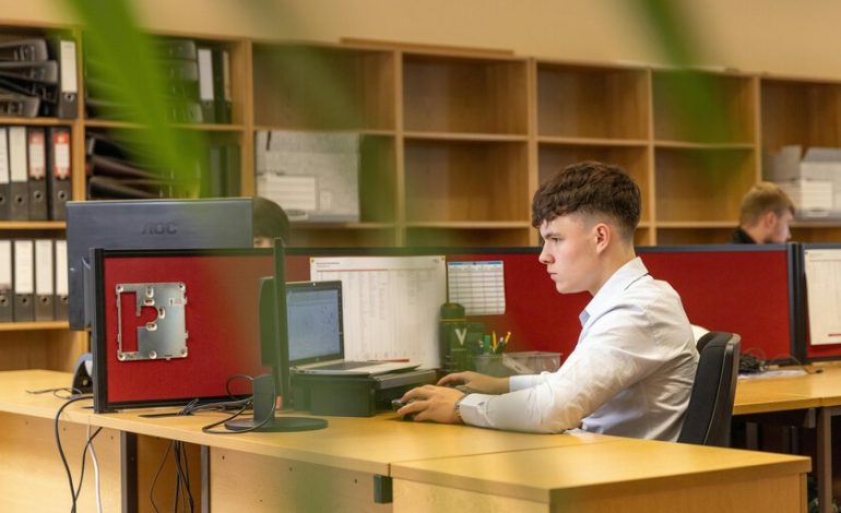 Dos estudiantes tienen el mismo título universitario. Uno llegará más lejos que otro: quien venga
– El diario andino