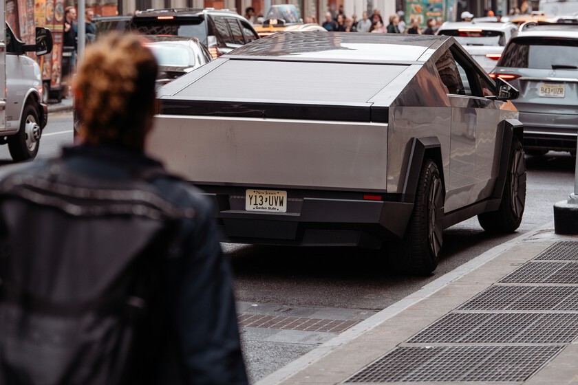 Elon Musk se jactó de haber creado un coche «a prueba de apocalipsis». Ahora los faros del Tesla Cybertruck se están cayendo

 – El diario andino