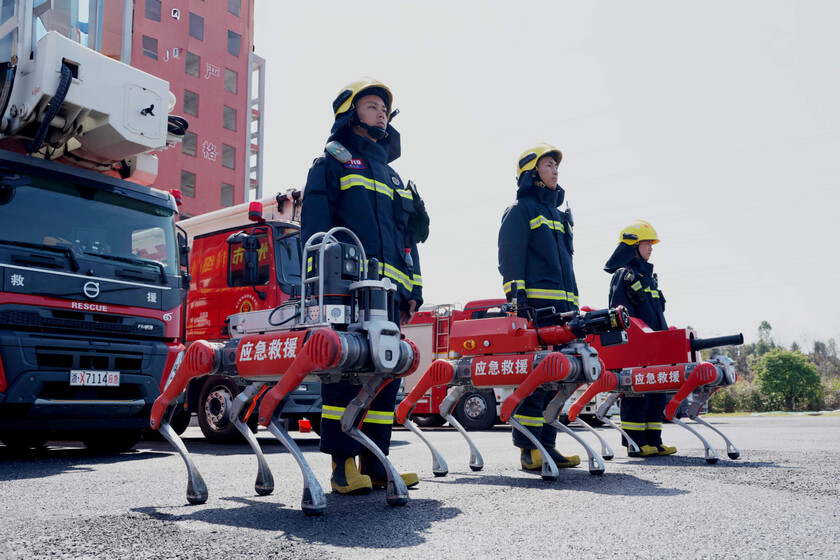 En China están desplegando bomberos metálicos. Quizás sean más útiles que los robot-camareros

 – El diario andino