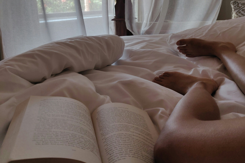 Déjalos empezar a leer libros románticos.

 – El diario andino