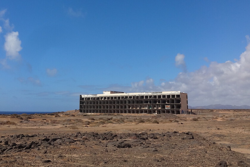 En 1973 un alemán soñaba con explotar Lanzarote. 50 años después nadie ha podido mover las ruinas de su monstruo

 – El diario andino