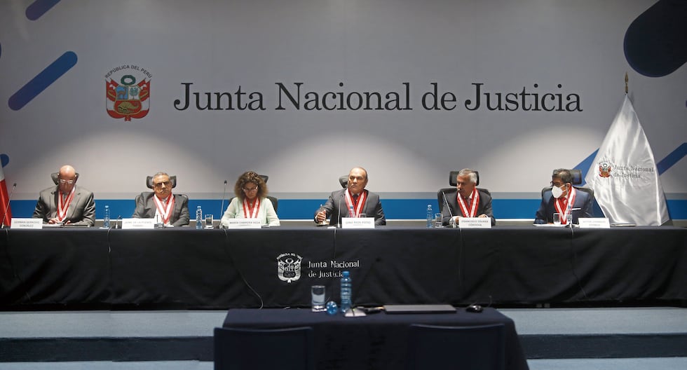 Comisión de la Audiencia Nacional presenta proyecto de ley para aumentar salarios de afiliados a 42 mil soles mensuales | montaje | JNJ | lo último | POLÍTICA

 – El diario andino