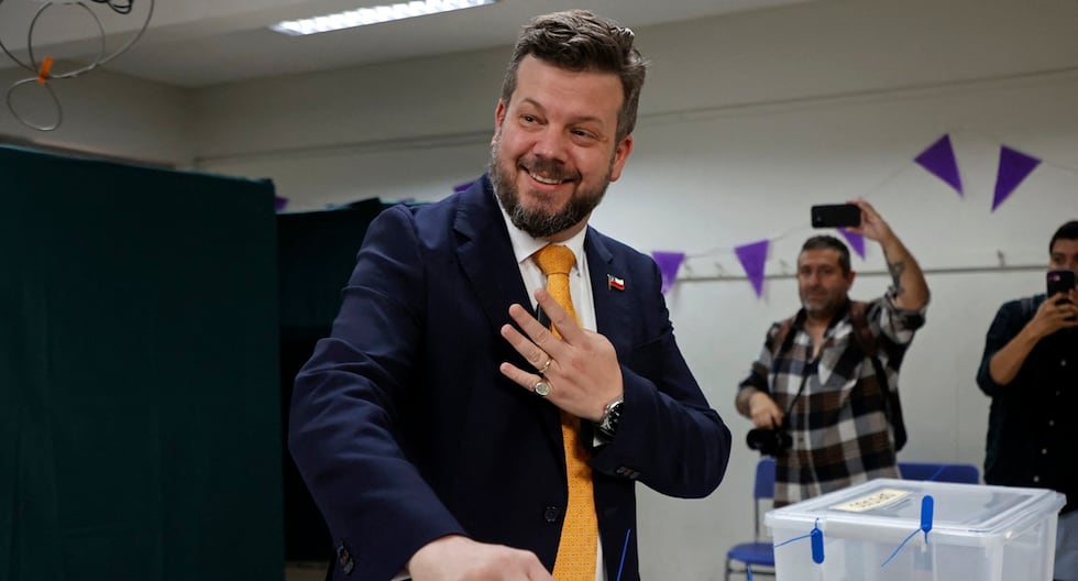 Elecciones Chile 2025: Johannes Kaiser vota y dice que apoyará a cualquiera excepto a Jeannette Jara si no pasa a segunda vuelta | José Antonio Kast | Evelyn Matthei | Lo último | MUNDO

 – El diario andino