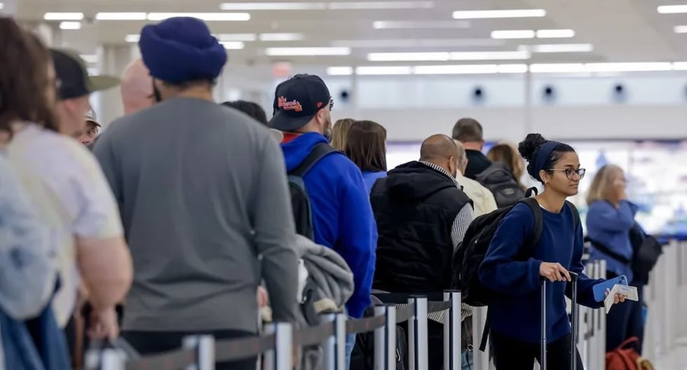 Por segundo día, Estados Unidos supera los mil vuelos cancelados por el cierre gubernamental el pasado | MUNDO

 – El diario andino