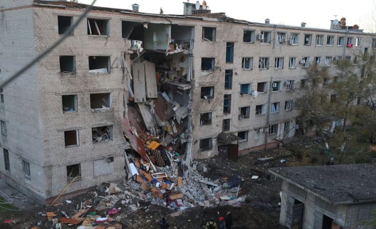 Rusia lanzó en octubre un récord de misiles contra Ucrania, especialmente contra la red eléctrica
– El diario andino