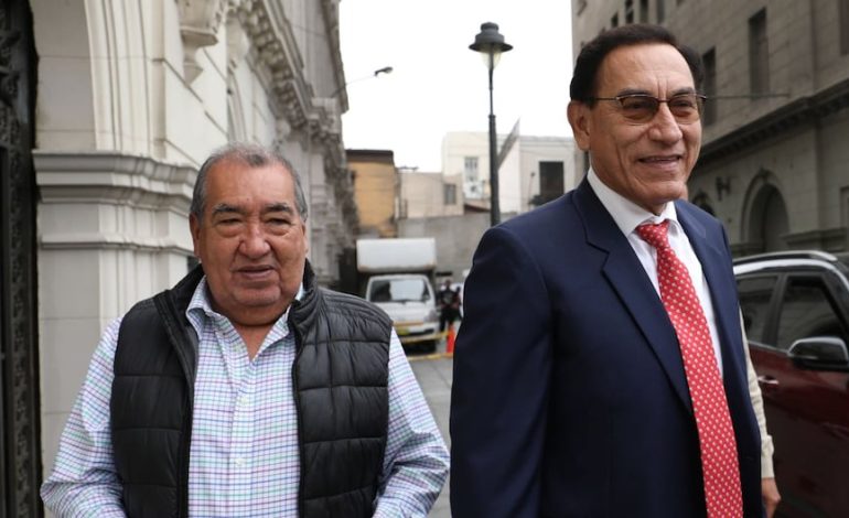 Mario Vizcarra anuncia que indultaría a su hermano Martín Vizcarra, a Alejandro Toledo y a todos los expresidentes encarcelados si llega al poder | POLÍTICA
– El diario andino