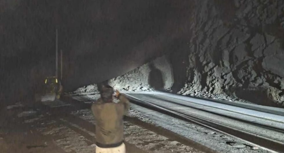 Arequipa: deslizamiento de tierra bloquea el tránsito en la Panamericana Sur y deja varados a cientos de vehículos | PERÚ

 – El diario andino