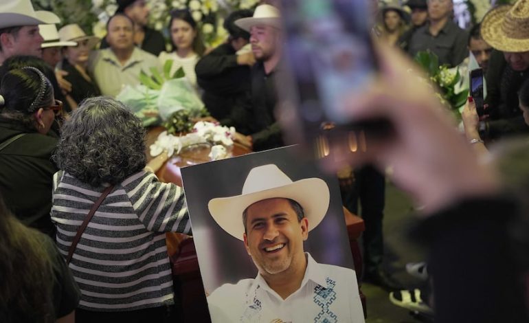 Carlos Manzo | México: Exigen justicia por el asesinato del alcalde y exigen la renuncia de Claudia Sheinbaum | MUNDO

 – El diario andino