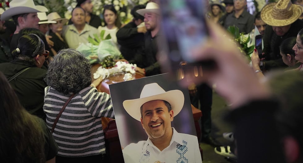 Carlos Manzo | México: Exigen justicia por el asesinato del alcalde y exigen la renuncia de Claudia Sheinbaum | MUNDO

 – El diario andino