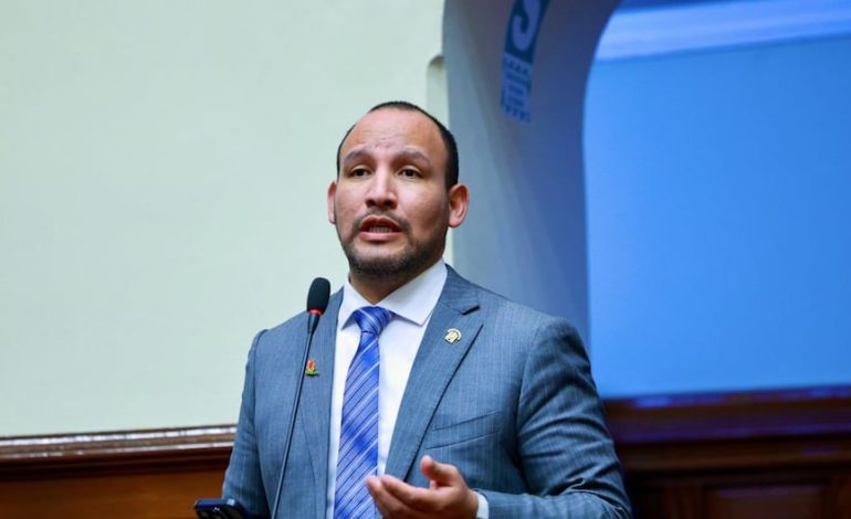 Congresista Alejandro Muñante pide a SAC priorizar informe final sobre Pedro Castillo y exministros por intento de golpe | POLÍTICA

 – El diario andino