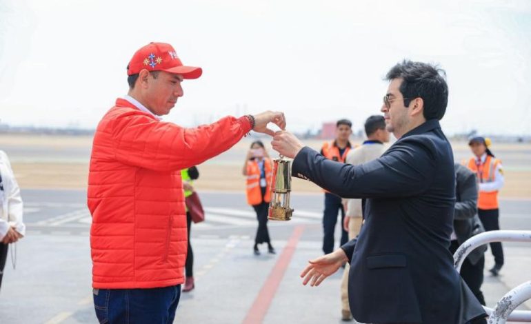 José Jerí encabezó la ceremonia por la llegada de la llama Bolivariana al Perú

 – El diario andino