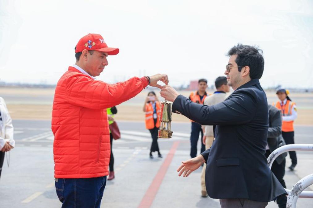 José Jerí encabezó la ceremonia por la llegada de la llama Bolivariana al Perú

 – El diario andino