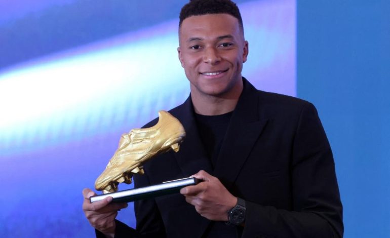 Kylian Mbappé ganó su PRIMERA BOTA DE ORO tras marcar 31 goles en 34 partidos
– El diario andino