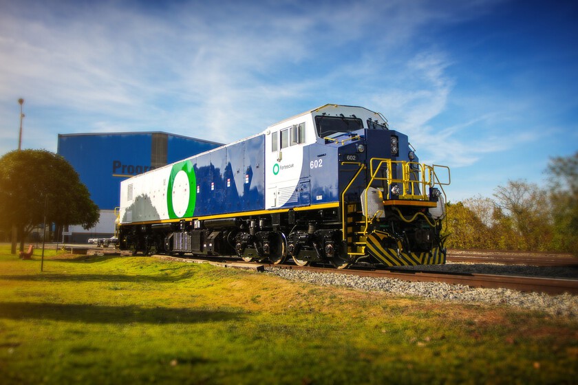 Así es la locomotora a batería más grande del mundo

 – El diario andino