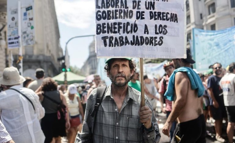 Argentina: Miles de trabajadores protestan en Buenos Aires contra la última reforma laboral de Javier Milei | MUNDO

 – El diario andino