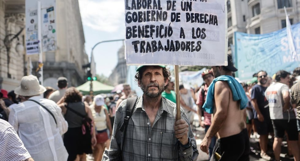 Argentina: Miles de trabajadores protestan en Buenos Aires contra la última reforma laboral de Javier Milei | MUNDO

 – El diario andino
