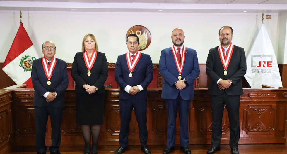 JNE aprueba informe que concluye que aplicación de solución tecnológica de votación digital en elecciones de 2026 no es rentable | ONPE | lo último | POLÍTICA

 – El diario andino