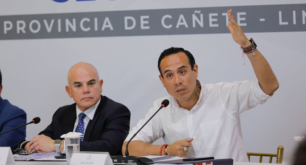 Más info: El Gobierno envía al Congreso su propuesta de prórroga hasta 2026 sin reconocer a los mineros excluidos | POLÍTICA

 – El diario andino